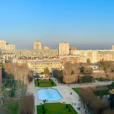 - Premium With Balcony And Lift For 5 Apartment *