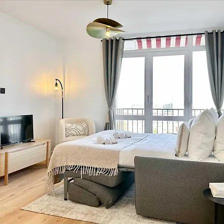 - Premium With Balcony And Lift For 5