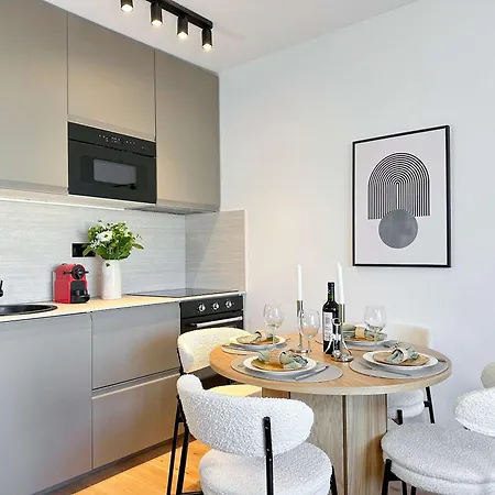 Apartment - Premium With Balcony And Lift For 5