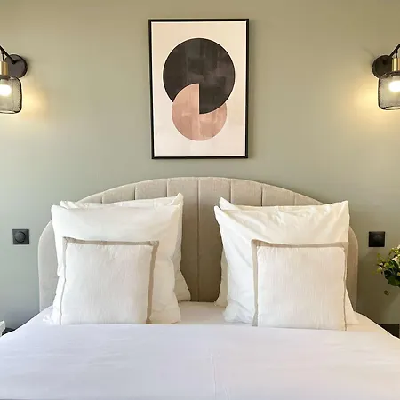 - Premium With Balcony And Lift For 5 Apartment Paris