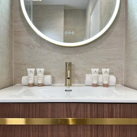 Apartment - Premium With Balcony And Lift For 5 Paris