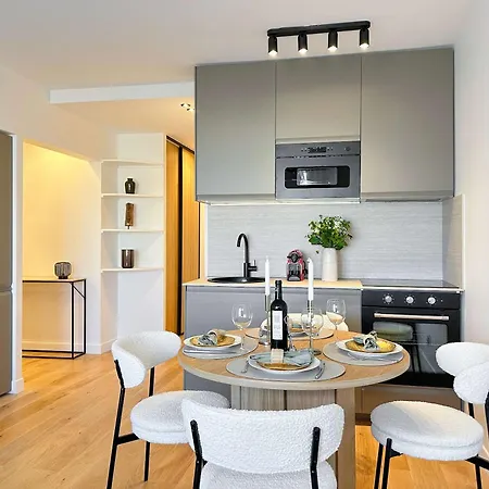 - Premium With Balcony And Lift For 5 Paris