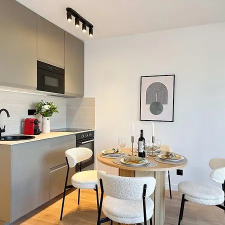 - Premium With Balcony And Lift For 5 Apartment Paris