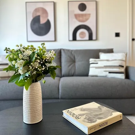 - Premium With Balcony And Lift For 5 Paris
