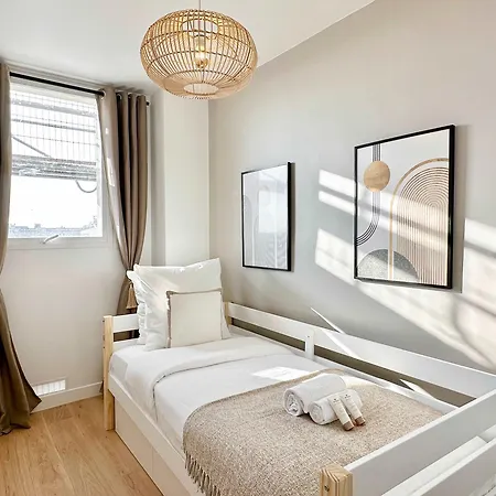 - Premium With Balcony And Lift For 5