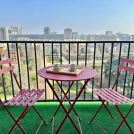 - Premium With Balcony And Lift For 5 * Paris