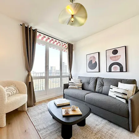 - Premium With Balcony And Lift For 5