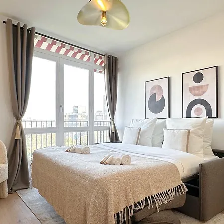 - Premium With Balcony And Lift For 5 *