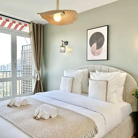 Apartment - Premium With Balcony And Lift For 5 *