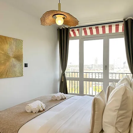 - Premium With Balcony And Lift For 5