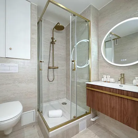 - Premium With Balcony And Lift For 5 *