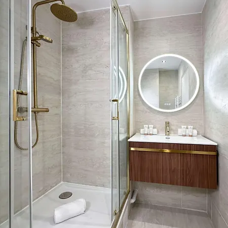 - Premium With Balcony And Lift For 5 * Paris