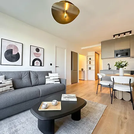 - Premium With Balcony And Lift For 5 * Paris
